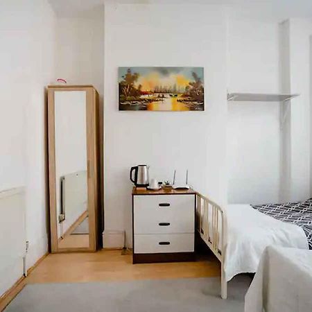 Homestay Near Tottenham Hotspur Stadium London Exterior foto
