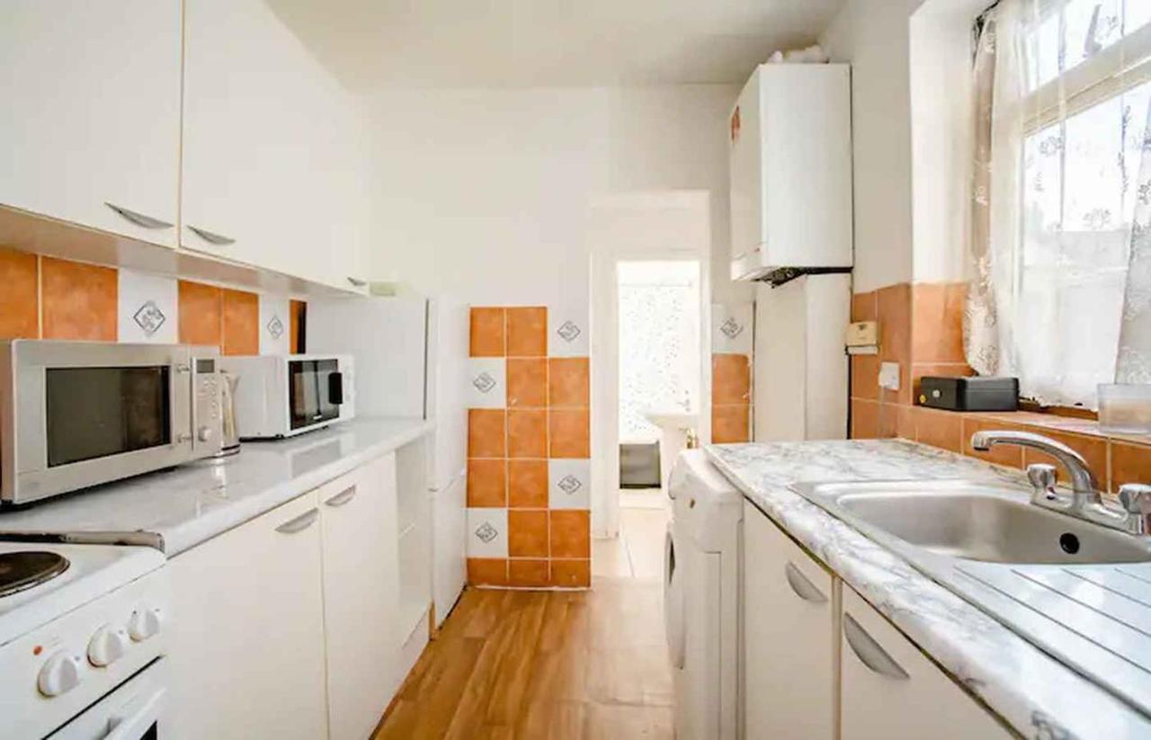 Homestay Near Tottenham Hotspur Stadium London Exterior foto